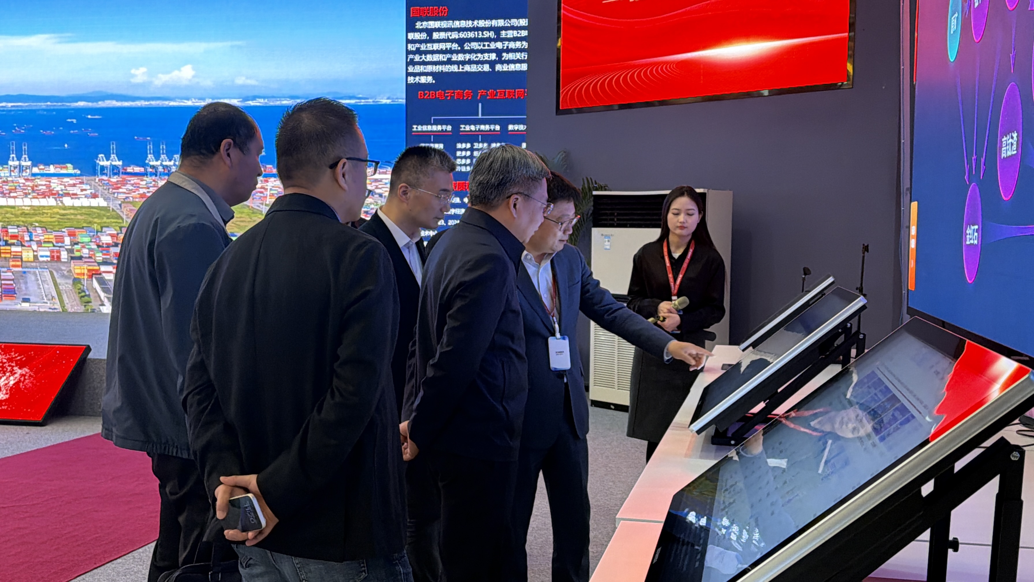 无锡市委常委、市政府常务副市长王凯一行到访国联股份