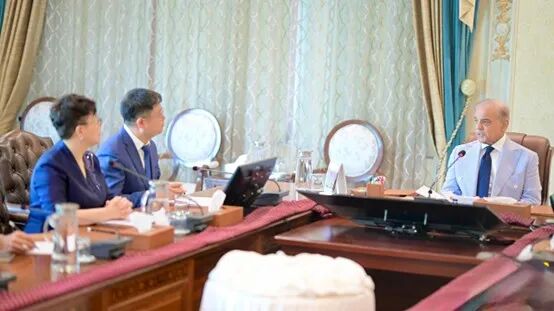 巴基斯坦总理夏巴兹在总理府会见国联股份代表团。巴基斯坦总理办公室供图